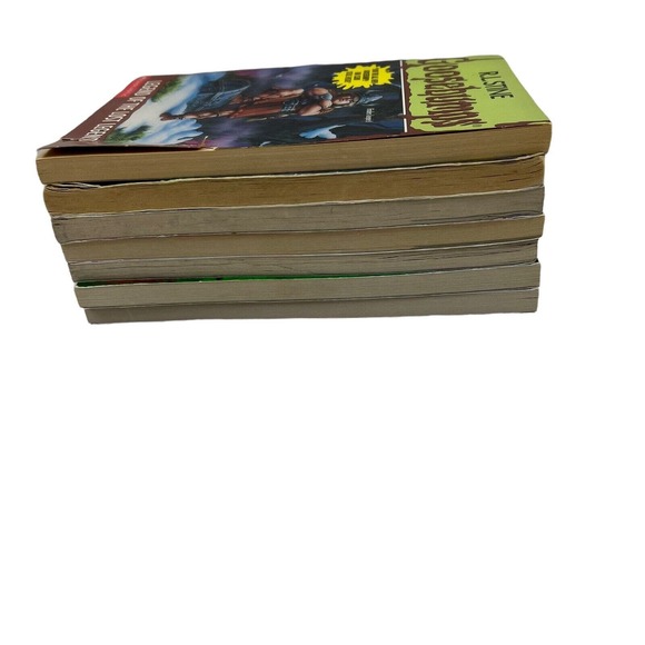 VTG R.L Stine Goosebumps Lot of 7 Books - Picture 4 of 7